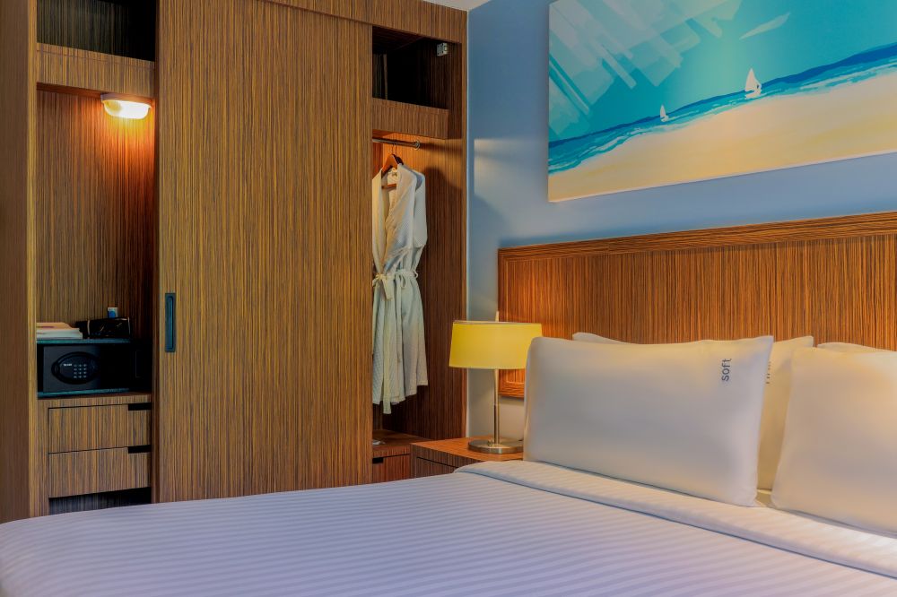 1 King Suite, Holiday Inn Resort Phuket Surin Beach (ex. Destination Resorts Phuket Surin Beach) 4*