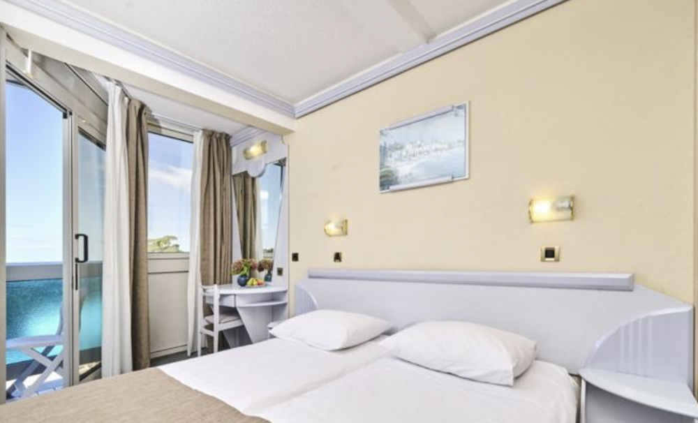 CLASSIC ROOM WITH BALCONY SEA VIEW, Hotel Plavi Plava Laguna 3*