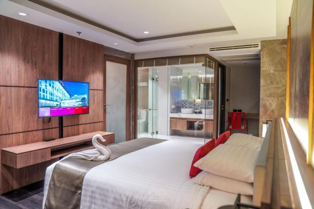 Two Bedroom Suite, Ramada Plaza By Wyndham Chao Fah 5*