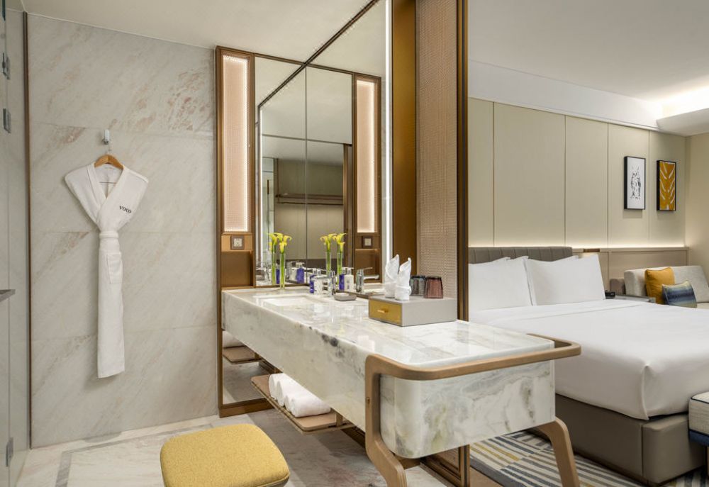 1 King Standard Ocean View with Balcony, Voco Sanya Bay 5*
