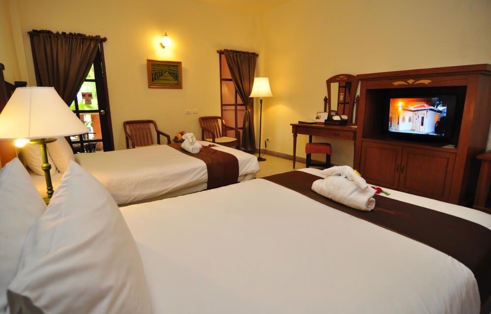 Superior Room, Hua Ting Holiday Inn (ex. Patong Leelavadee Phuket) 4*