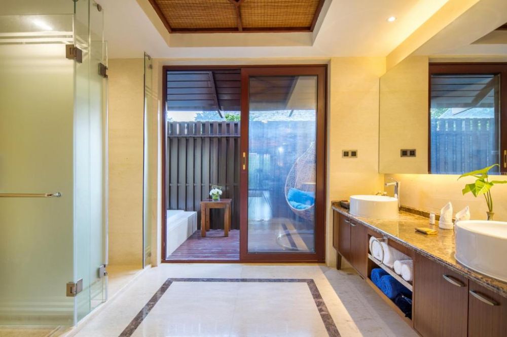 5 Bedrooms Villa, Yalong Bay Villas & Spa 5*