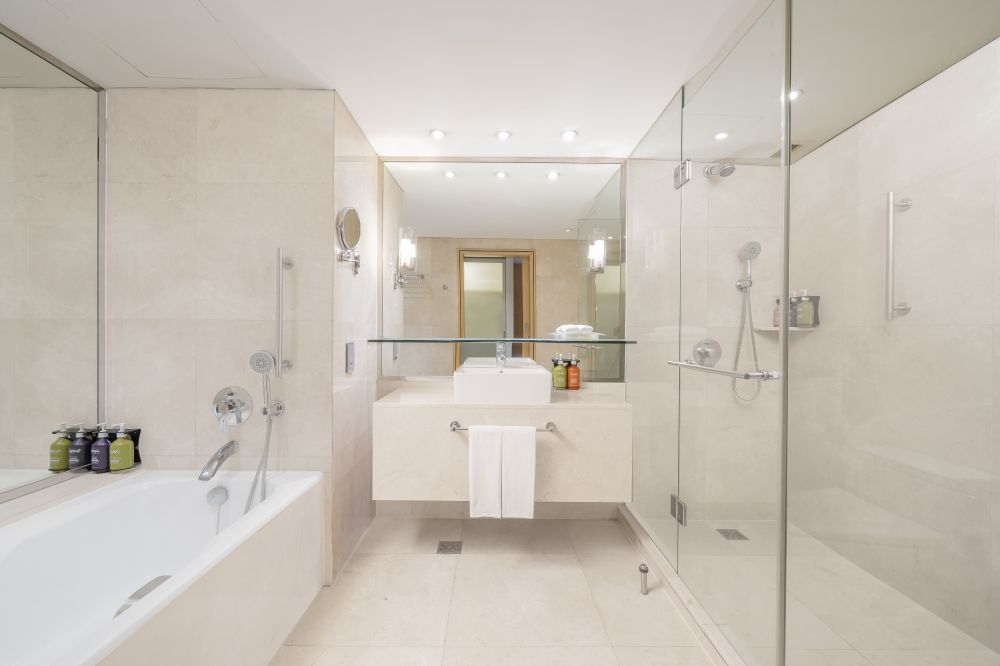 Premium Suite, Holiday Inn Silom, Bangkok 4*