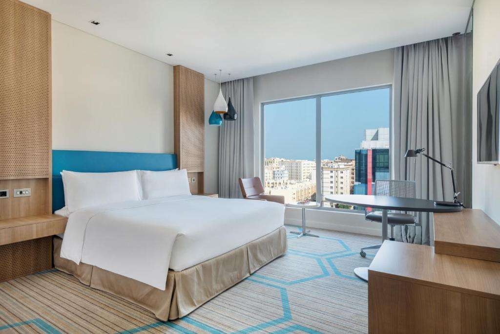 Standard Room, Holiday Inn Doha - The Business Park 4*