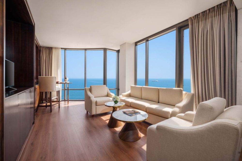 Executive Suite Beachfront, Holiday Beach Hotel Danang 4*
