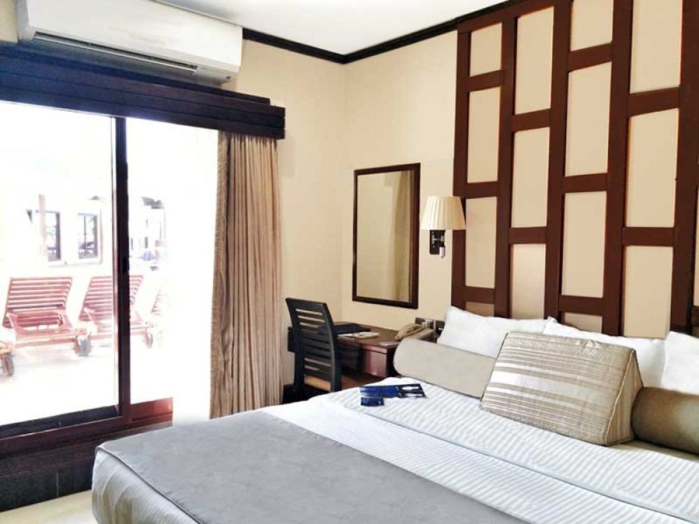 Cabana Room, Radisson Blu Resort Sharjah 5*