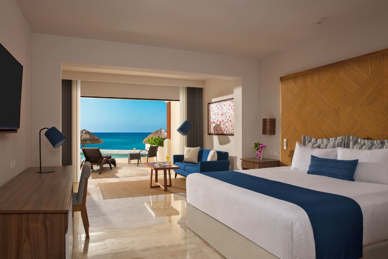 Preferred Club Junior Suite Beach Front Swim Out, Dreams Sapphire Resort & Spa (ex.Now Sapphire Riviera Cancun) 5*