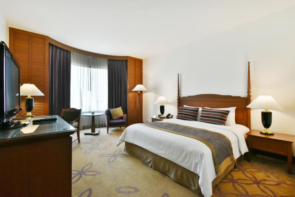 Deluxe Room, Century Park Hotel Bangkok 4*
