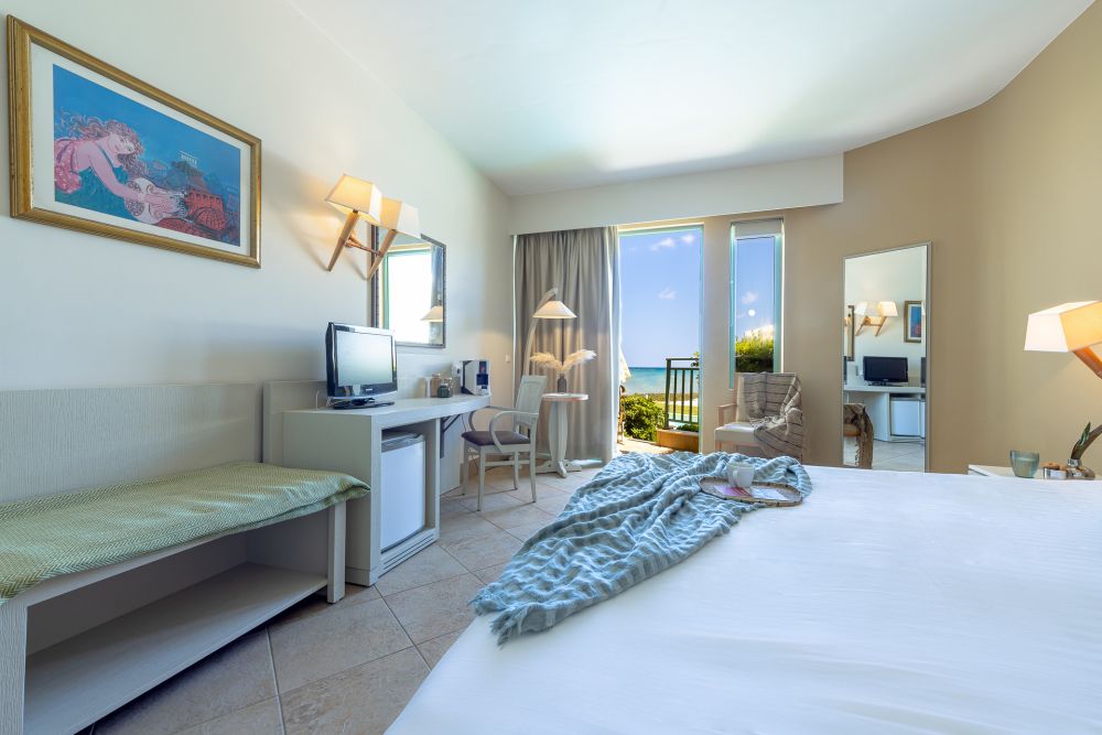 JUNIOR SUITE SEA FRONT, Grand Bay Beach Resort Giannoulis Hotel | Adults Only 16+ 4*