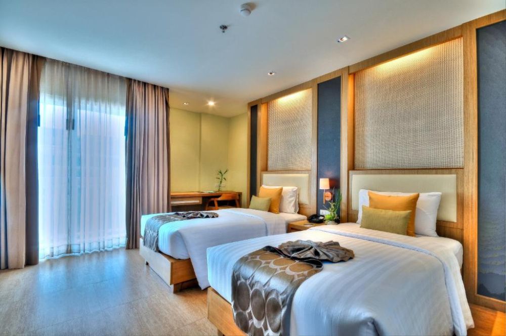 Deluxe City View Room, Ashlee Plaza Patong Hotel 3*