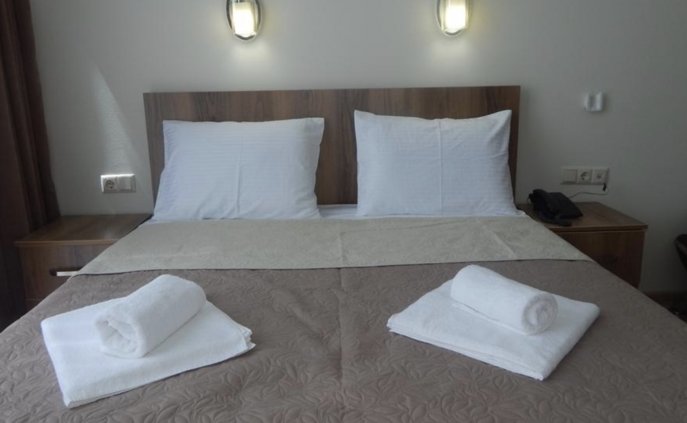 DELUXE DOUBLE ROOM WITH 1 BED + EXTRA BED, Belugo 4*