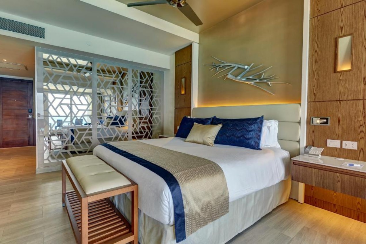 Luxury Junior Suite Sunset/ Ocean Front, Royalton CHIC Suites Cancun | Adults Only 5*