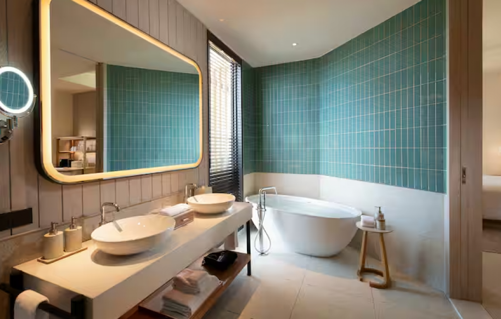 Twin Guest Room with Balcony, Hilton Burau Bay Langkawi 5*
