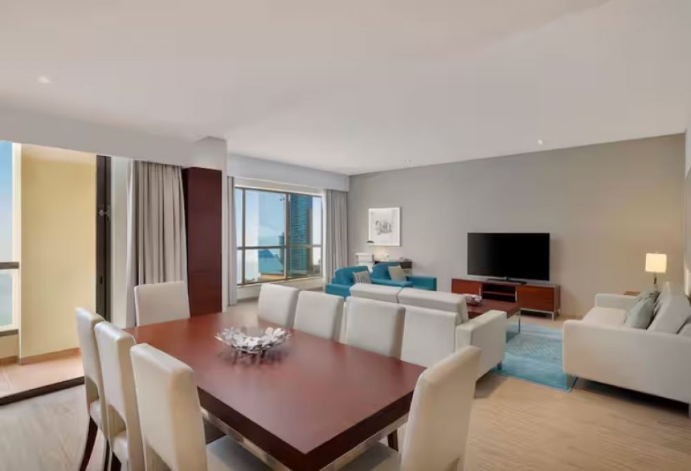Three Bedroom Family Suite With Sea View, Hilton Dubai The Walk 4*