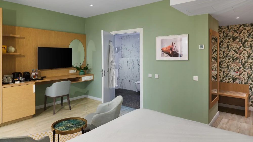 Executive Suite FSV with Outdoor Hot Tub, Leonardo Crystal Cove Protaras (Adults Only 16+) 4*