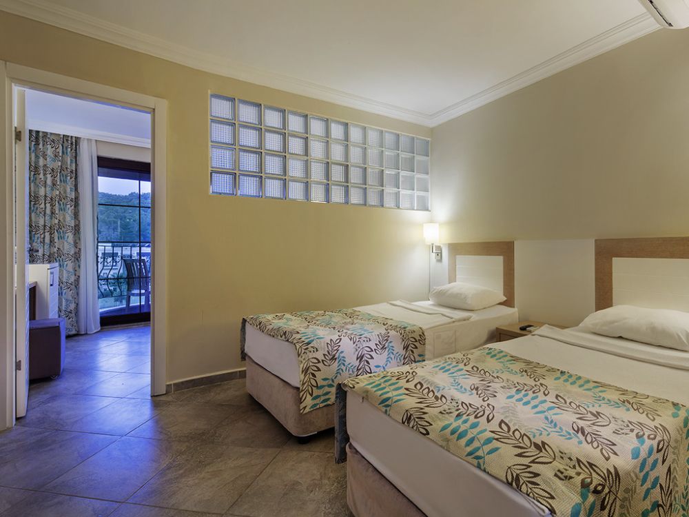 Family Room, Crystal Green Bay Resort & Spa 5*
