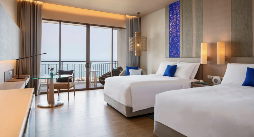 Guestroom Balcony Sea View, Renaissance Pattaya Resort & SPA 5*