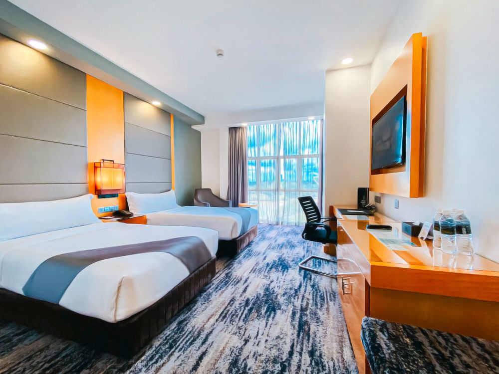 Club Floor Twin (City View), The Waterfront Hotel Kuching 3*