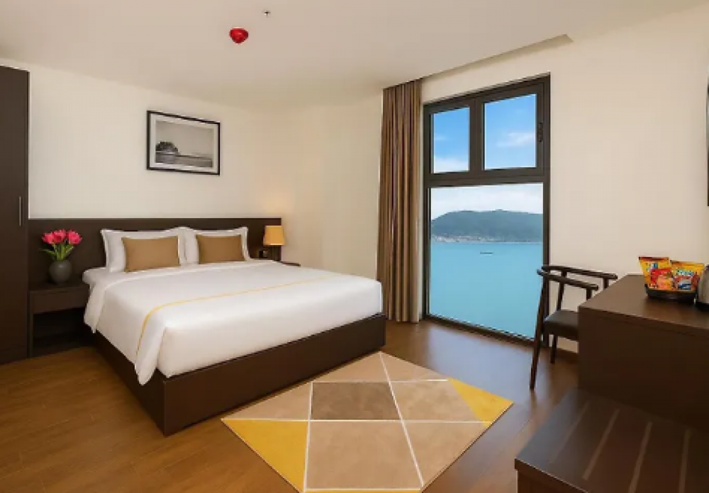 Deluxe Double Room Sea View, Meriton Nha Trang Hotel 4*
