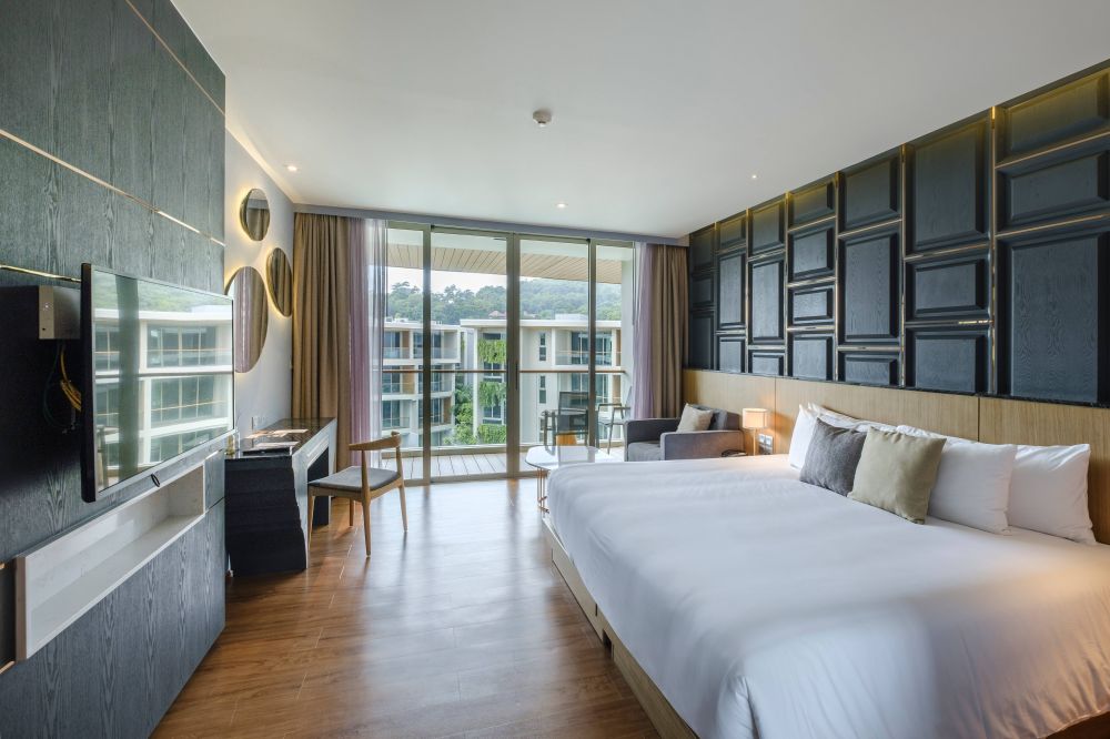 Deluxe Pool View Room, Wyndham Grand Nai Harn Beach Phuket 5*