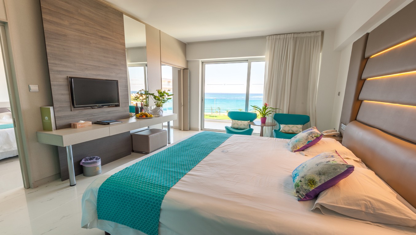 Suite, King Evelthon Beach Hotel and Resort 5*