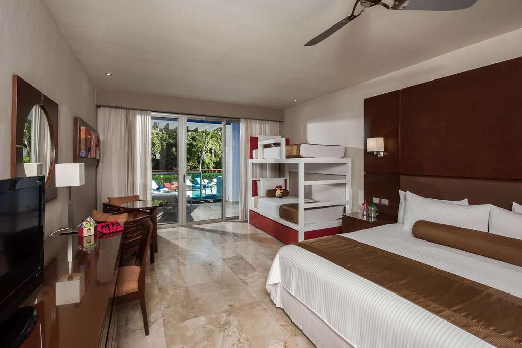 Family Club Deluxe Junior Suite Swim Out, Princess Family Club Riviera 5*