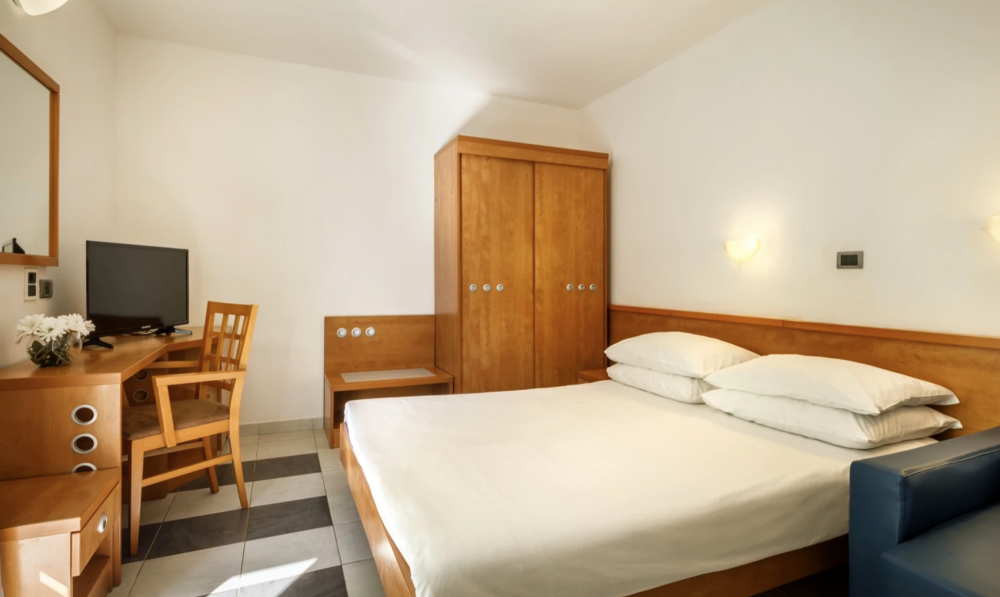 Standard TRPL (with extra bed), Resort Amarin Rooms 4*