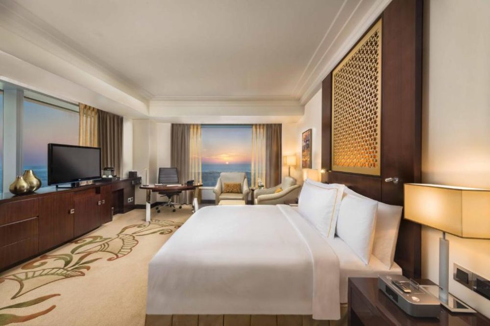Deluxe Corner Room, Conrad Dubai 5*