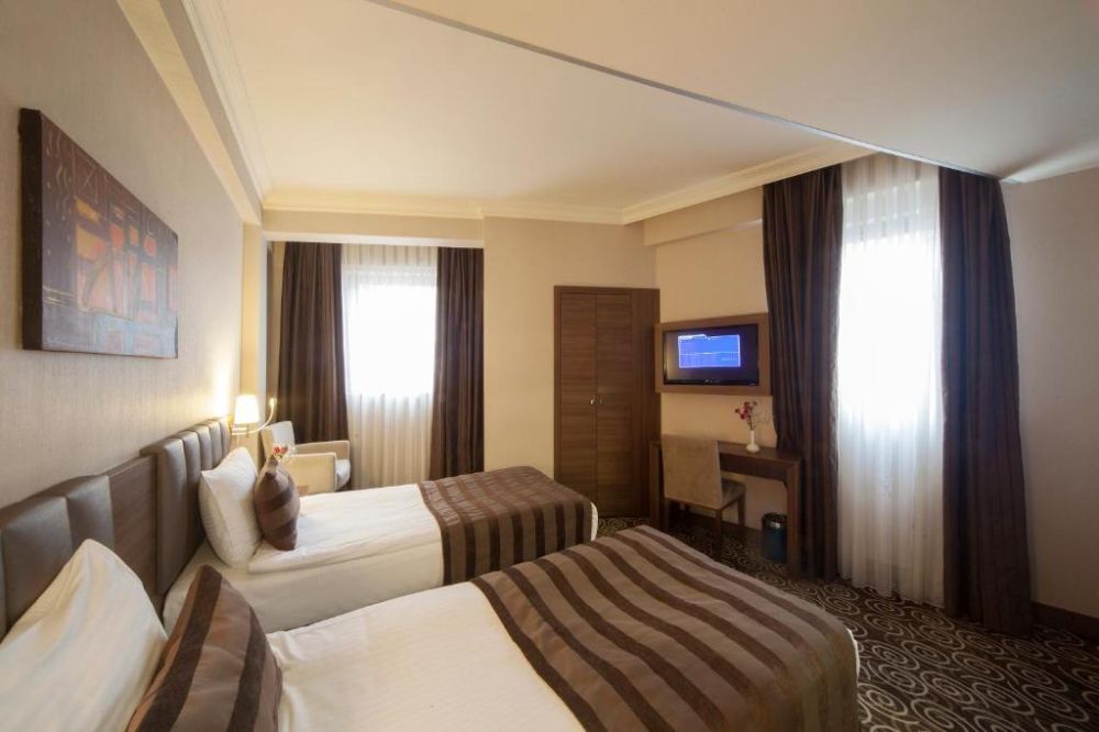 Standard DBL/TRPL, Delta Hotel Istanbul 4*