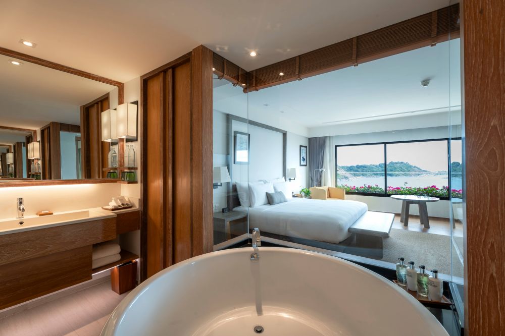 Royal Ocean View Suite, The Nai Harn Phuket 5*