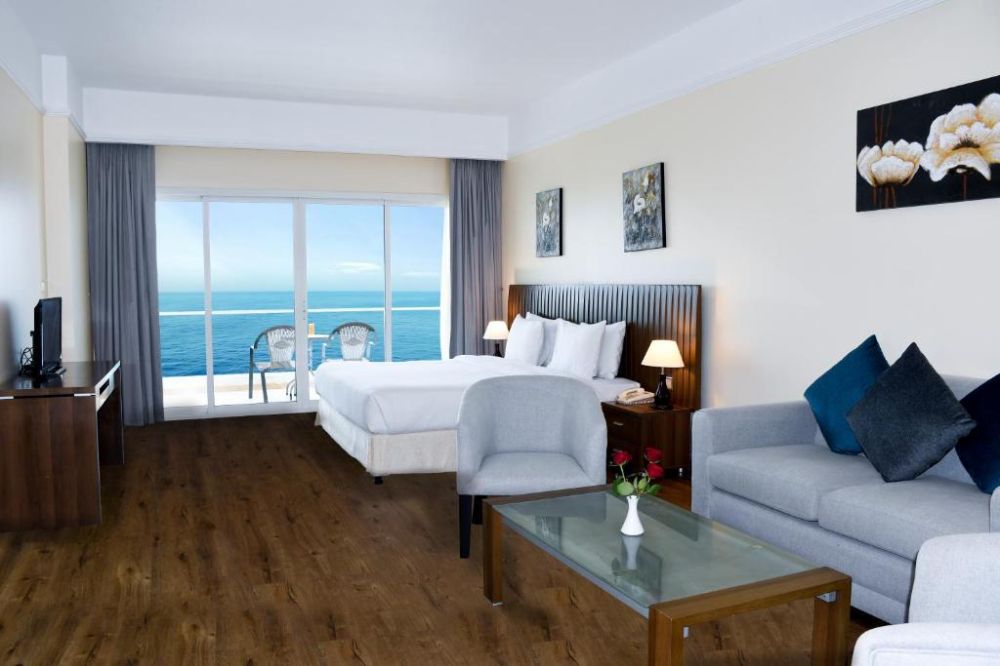 Deluxe Room Sea View, Ramada By Wyndham Beach Hotel Ajman 4*
