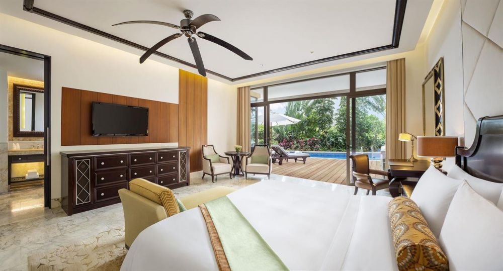 Lagoon Suite, The St. Regis Sanya Yalong Bay Resort 5*