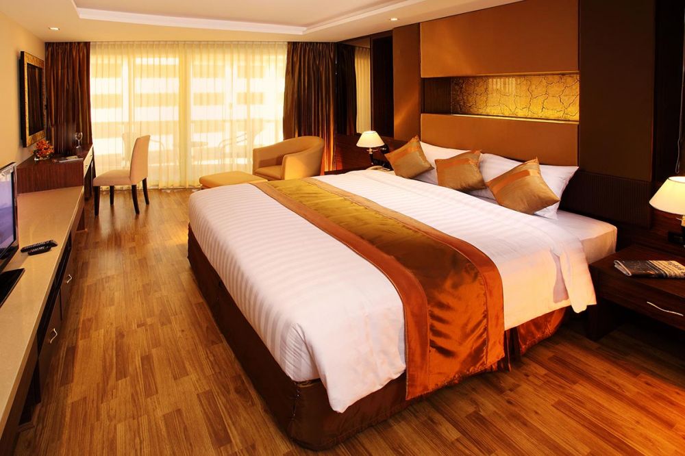 Deluxe Balcony Room, Nova Gold Pattaya 4*