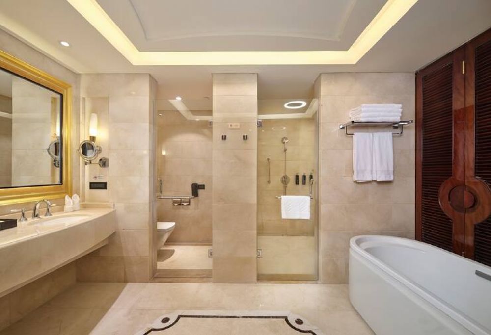 King Deluxe Suite Sea View, DoubleTree by Hilton Sanya Bay 3*
