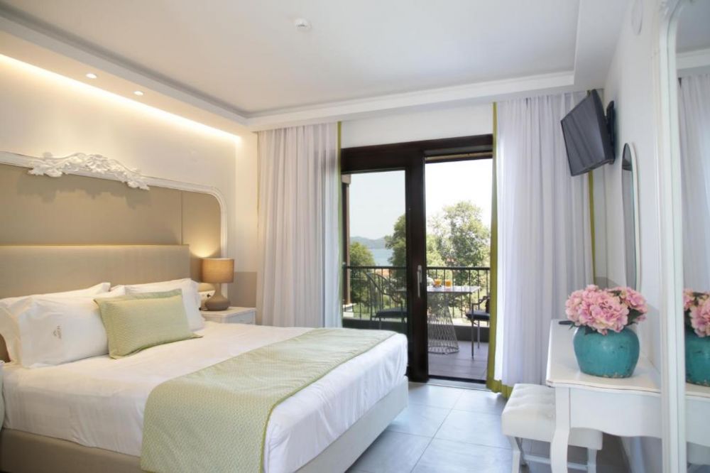 Deluxe Room Sea View, Avaton Luxury Hotel & Villas – Relais & Chateaux 5*