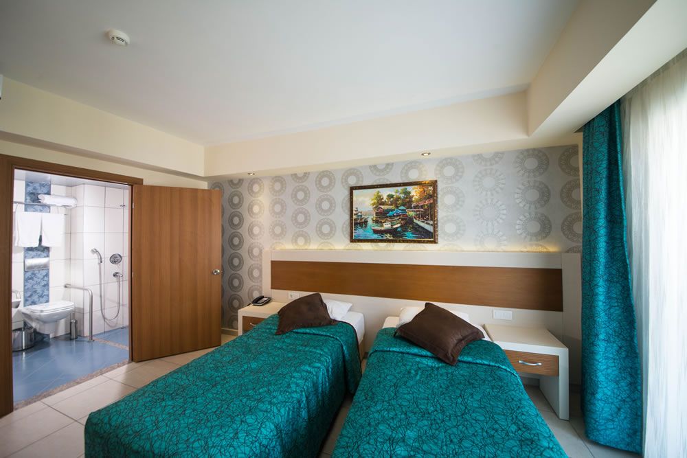 Handicaps room, Montebello Resort Hotel 4*