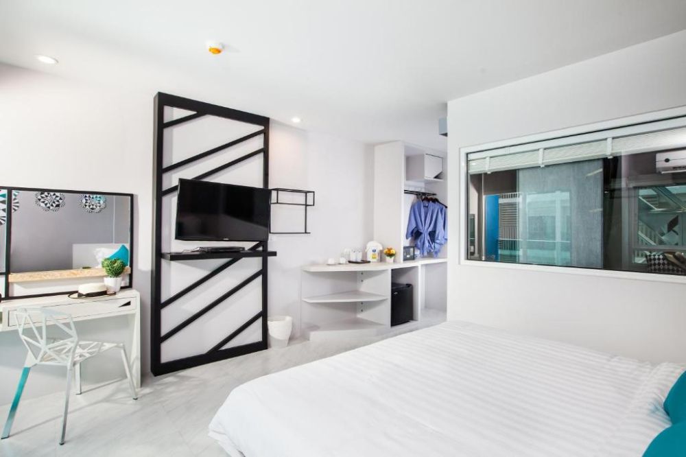 Deluxe, Crib Patong 3*