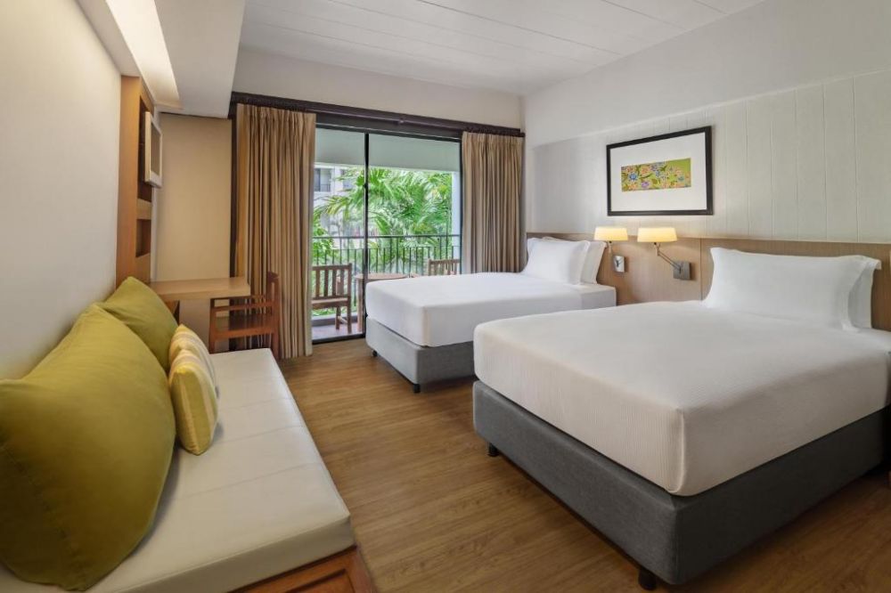 Deluxe Balcony Room, DoubleTree by Hilton Phuket Banthai Resort 4*