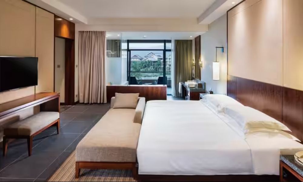 Double Balcony Deluxe Ocean View Suite, Hilton Sanya Resort & Spa 5*